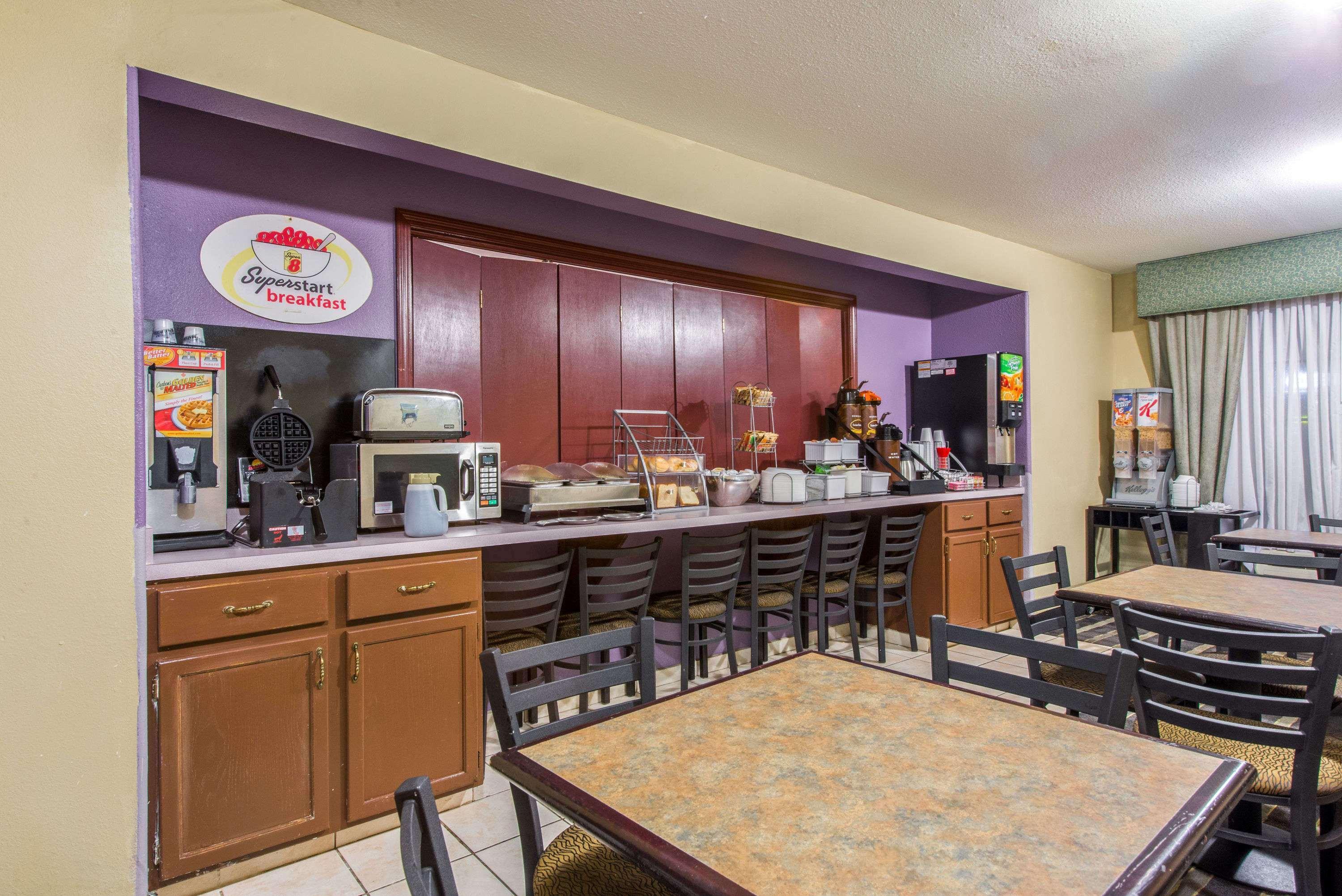 Super 8 By Wyndham Lake Charles/Sulphur Eksteriør bilde