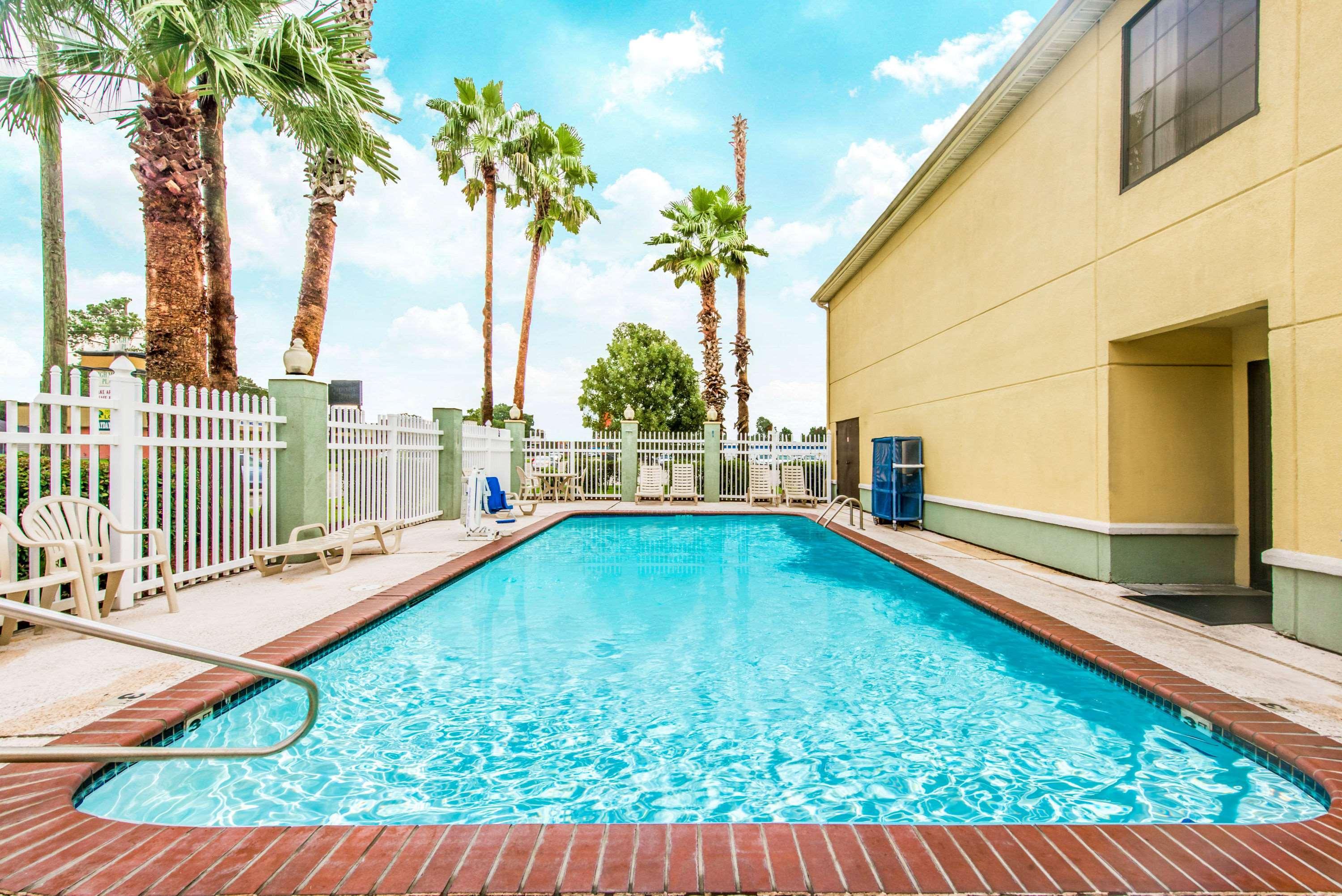 Super 8 By Wyndham Lake Charles/Sulphur Eksteriør bilde